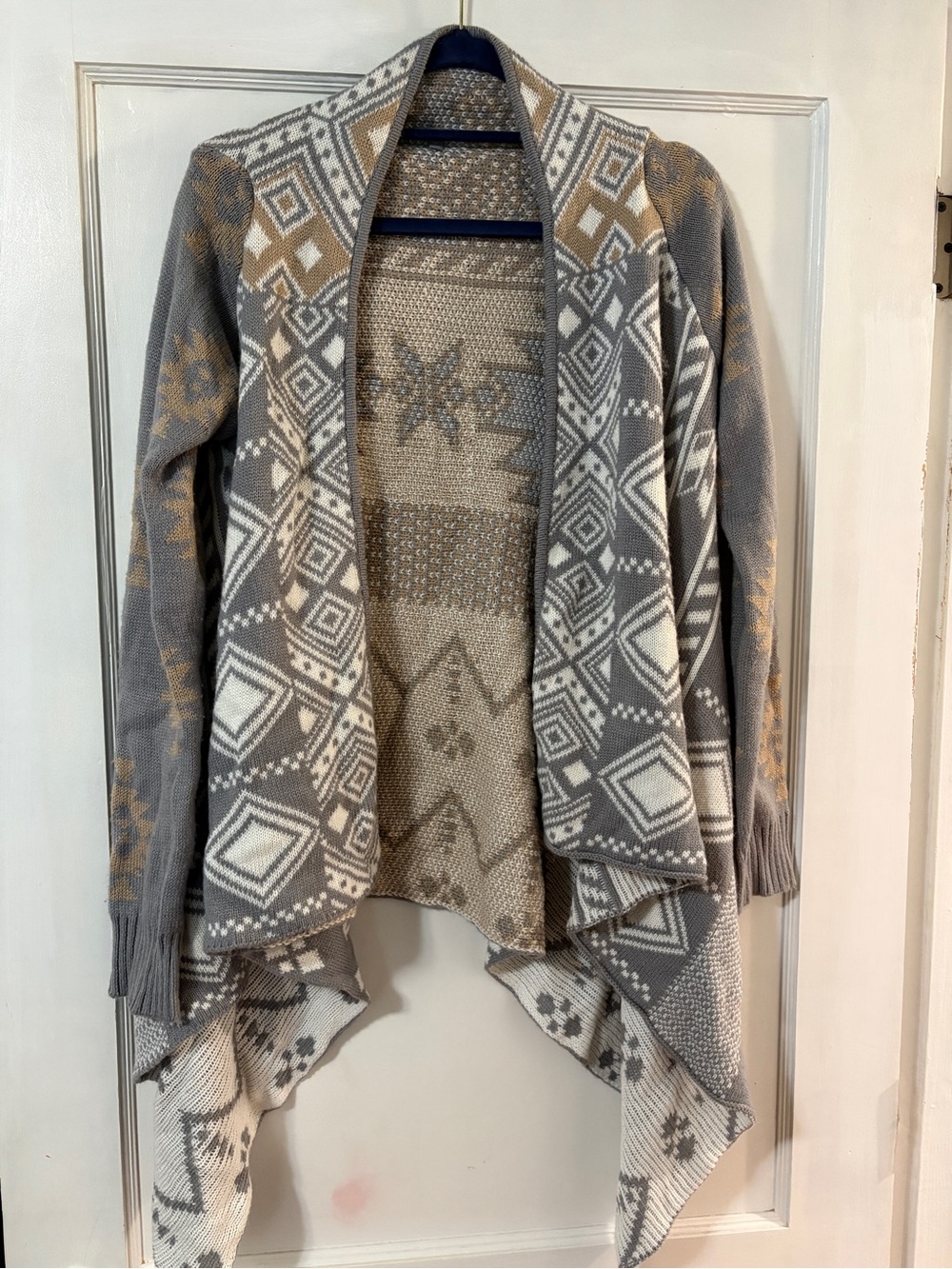 Charlotte Russe Southwestern Waterfall Cardigan – Size M